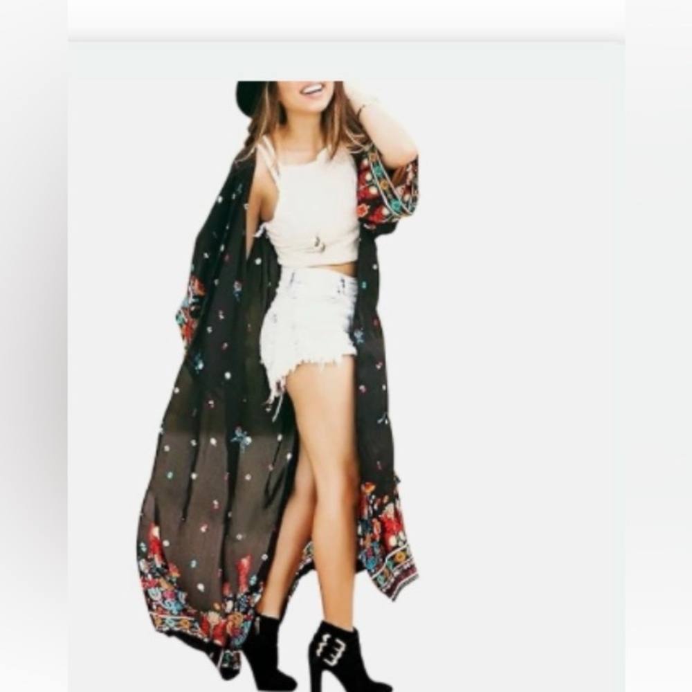 Lightweight Floral Boho Black Sheer Kimono: One Size.
Fits up to a 16/18.